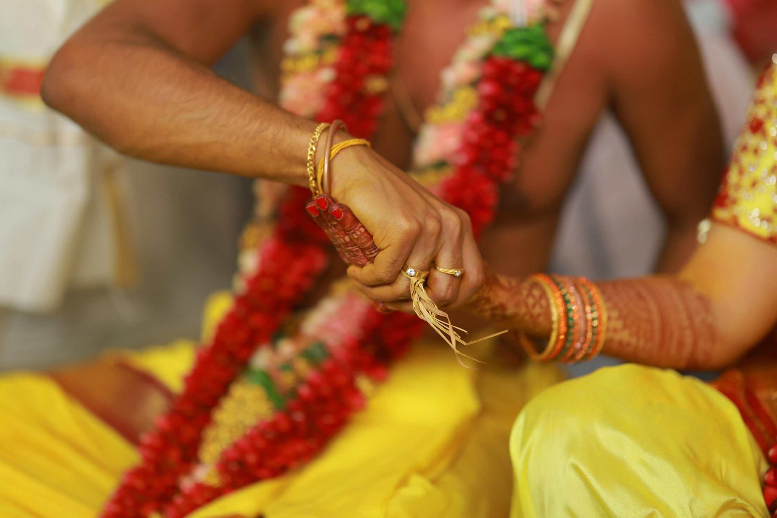 free-photo-of-couple-holding-hands-during-a-ceremony